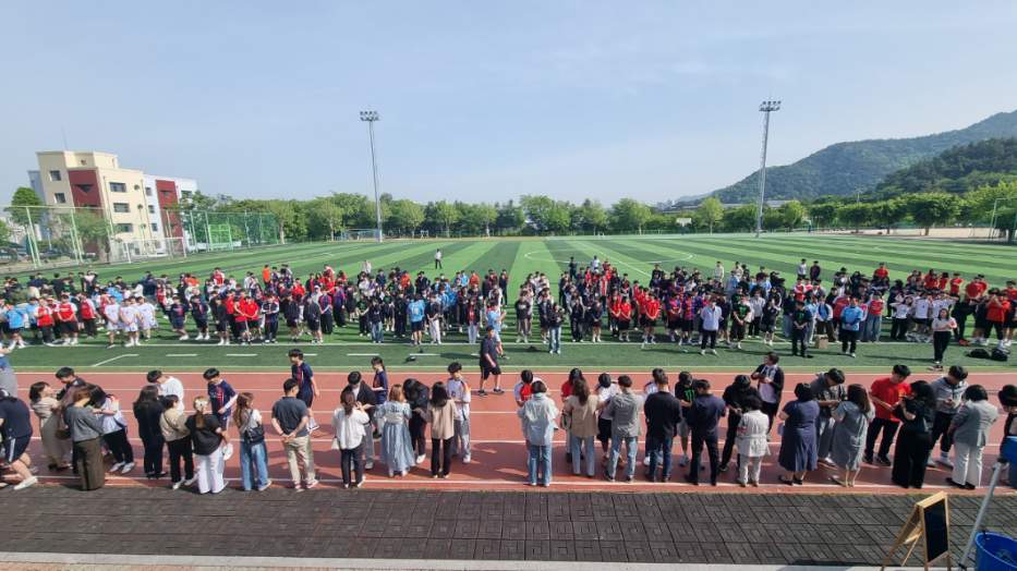 충주상업고 어버이날 ‘사랑의 카네이션’행사1